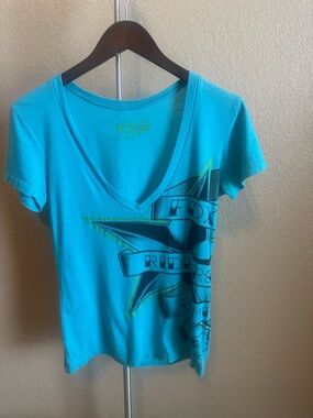 Fox Women's Turquoise V-Neck Graphic Tee